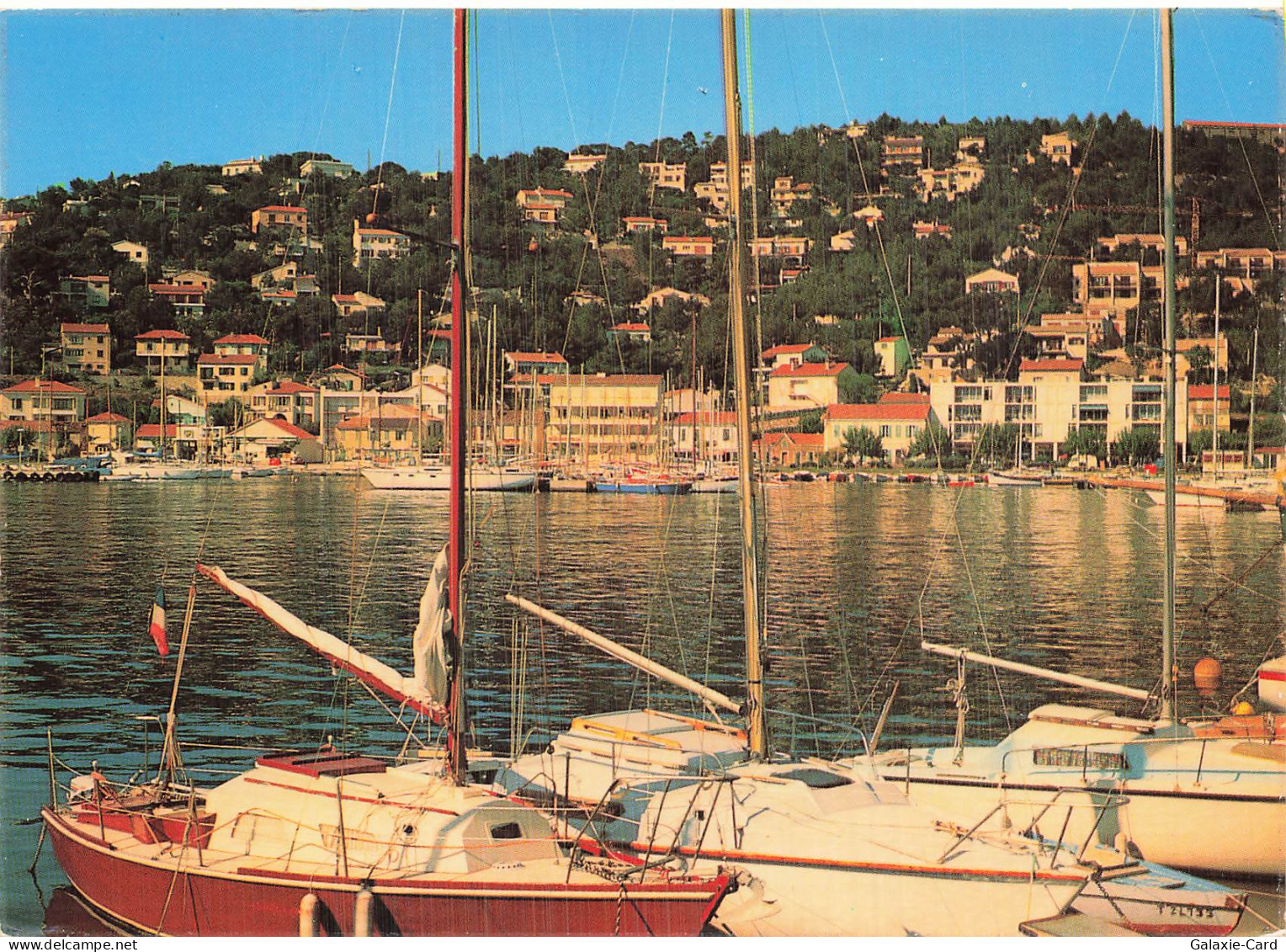 83 SAINT MANDRIER SUR MER LE PORT PITTORESQUE