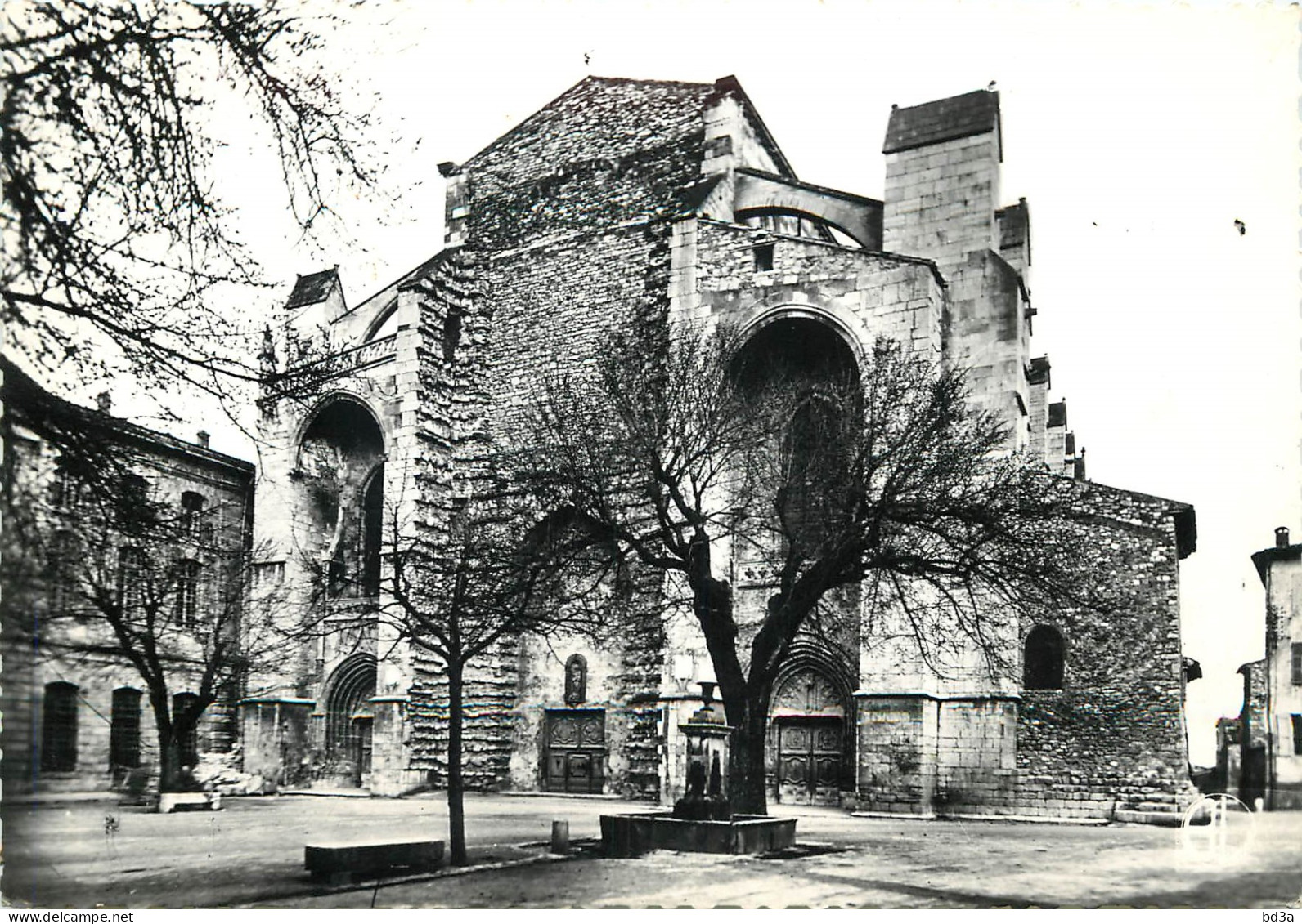 83 - SAINT MAXIMIN LA SAINTE BAUME