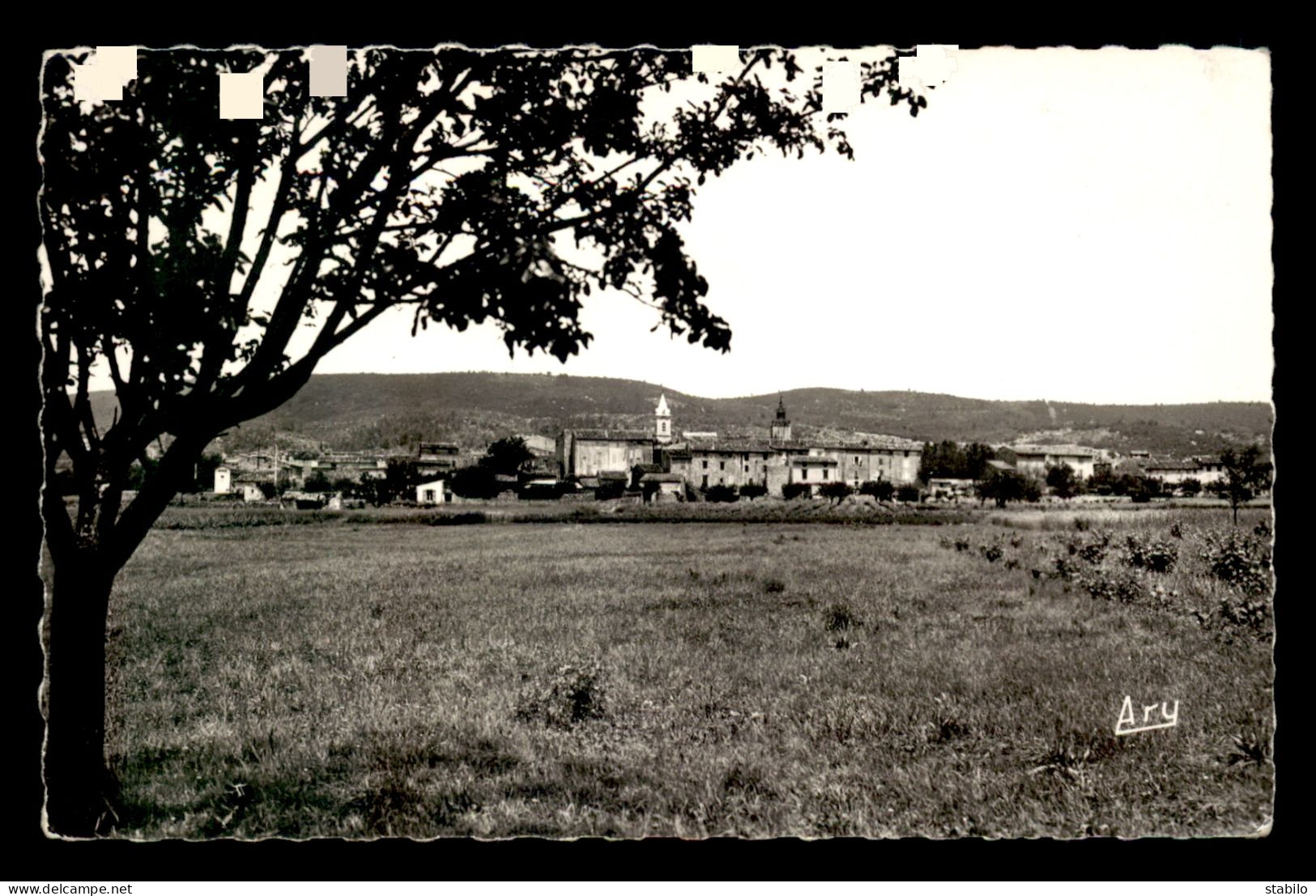 83 - TAVERNES - VUE GENERALE