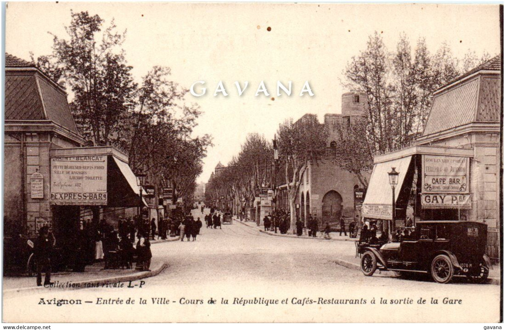84 AVIGNON - Entrée de la ville - Cours de la République et cafés-restaurants