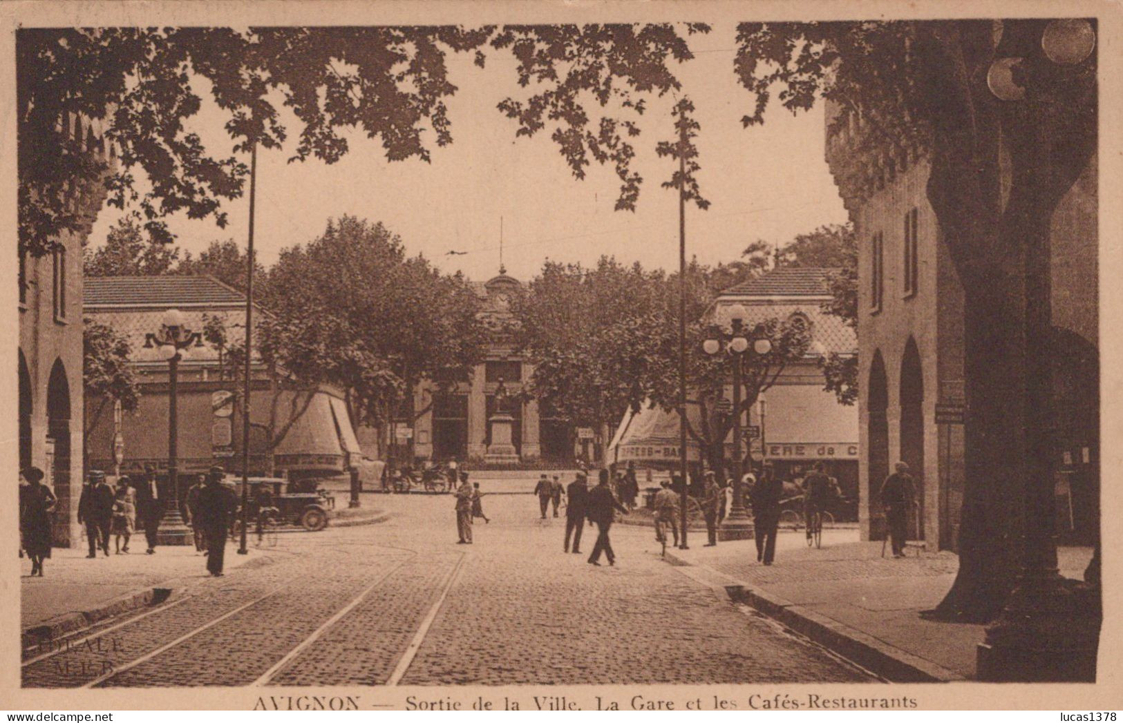 84 / AVIGNON / SORTIE DE LA VILLE / GARE ET CAFES RESTAURANTS