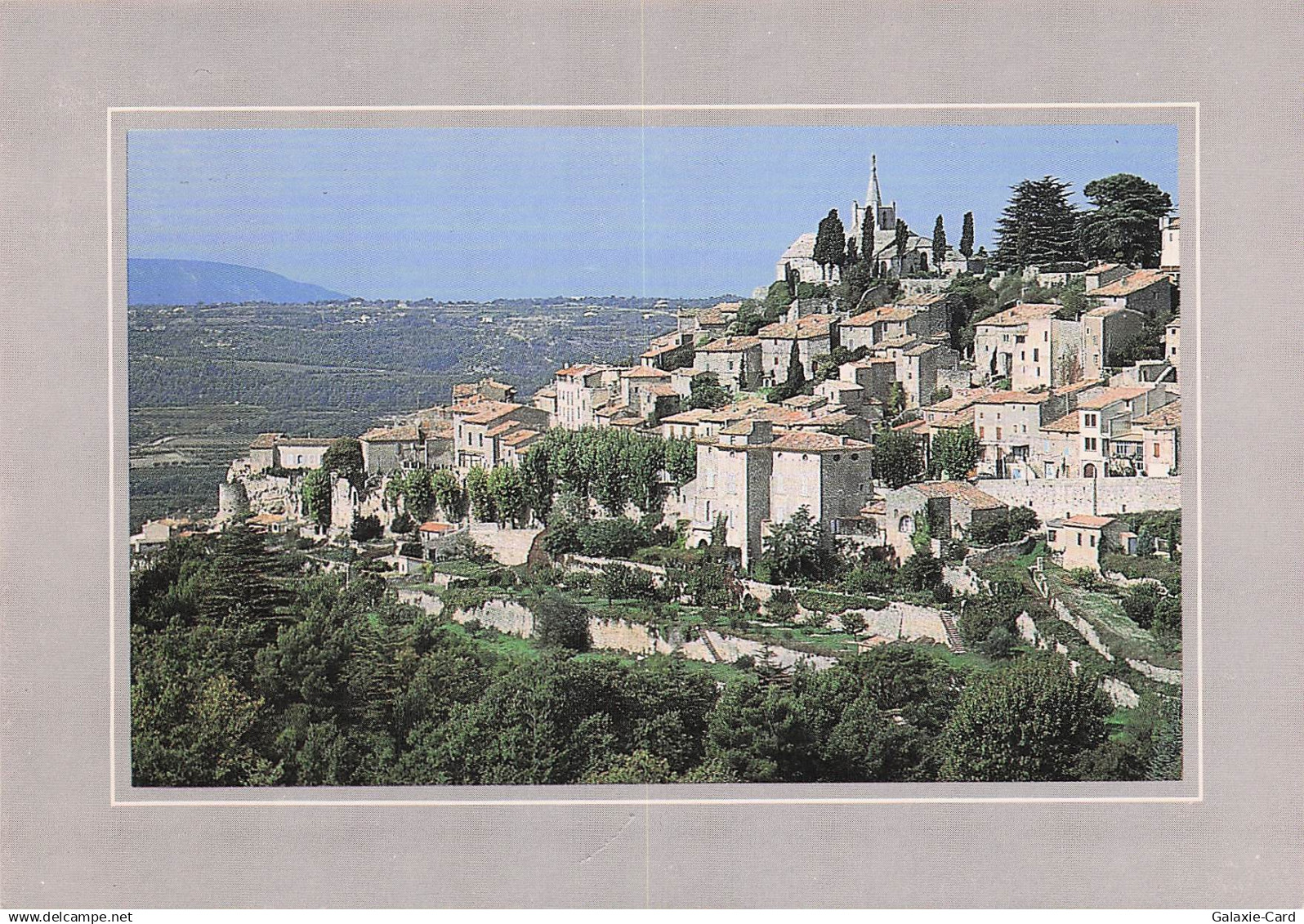 84 BONNIEUX VUE GENERALE
