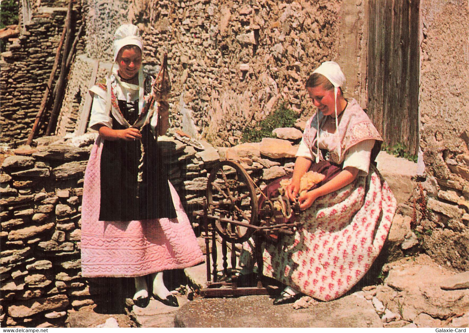 84 CAMARET SUR AIGUES LE ROCHER