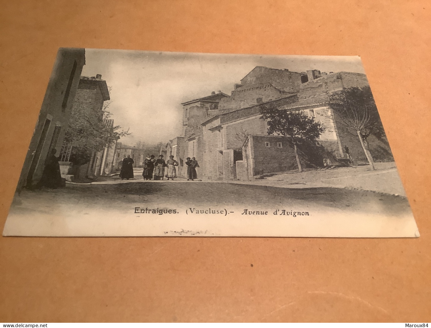 84/ entraigues avenue d’Avignon