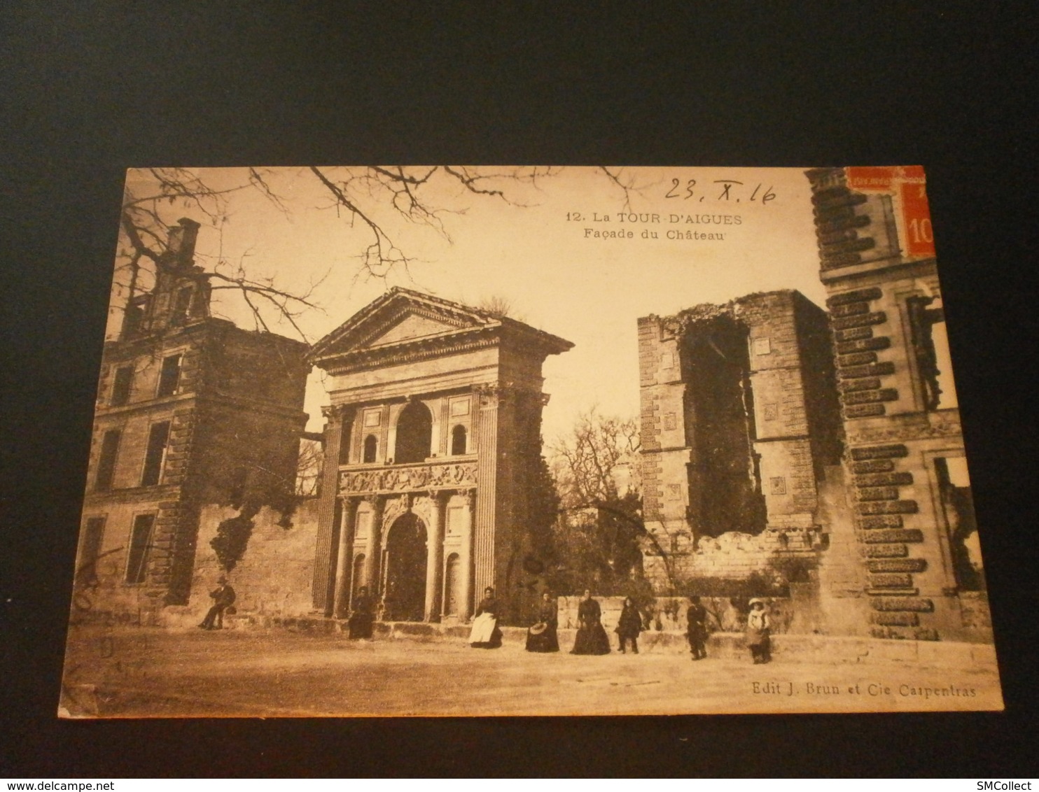 84 La Tour d'Aigues, façade sur chateau (10066)