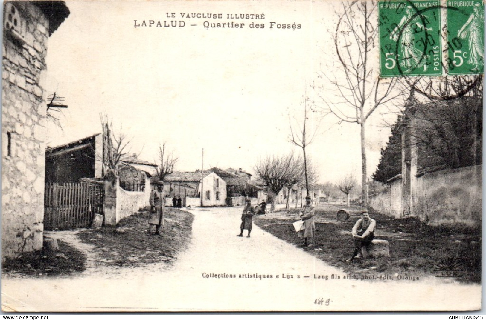 84 LAPALUD - le quartier des fosses.