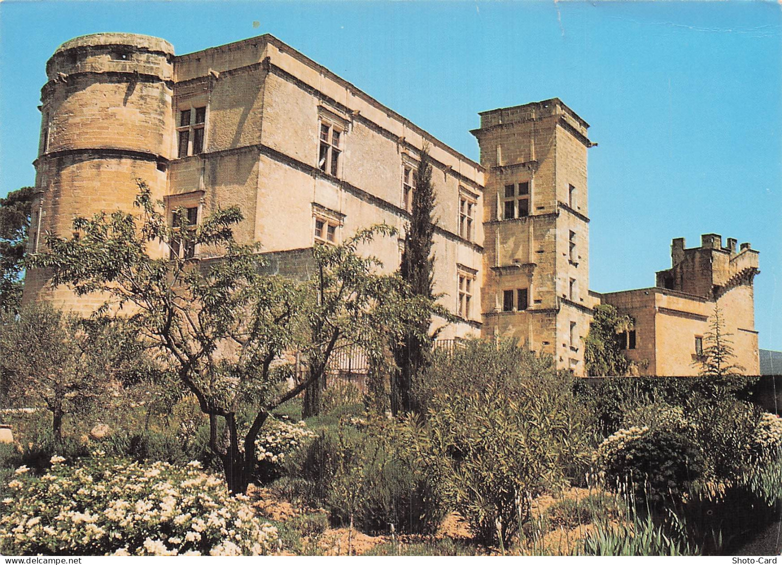 84 LOURMARIN CHATEAU DE LOURMARIN