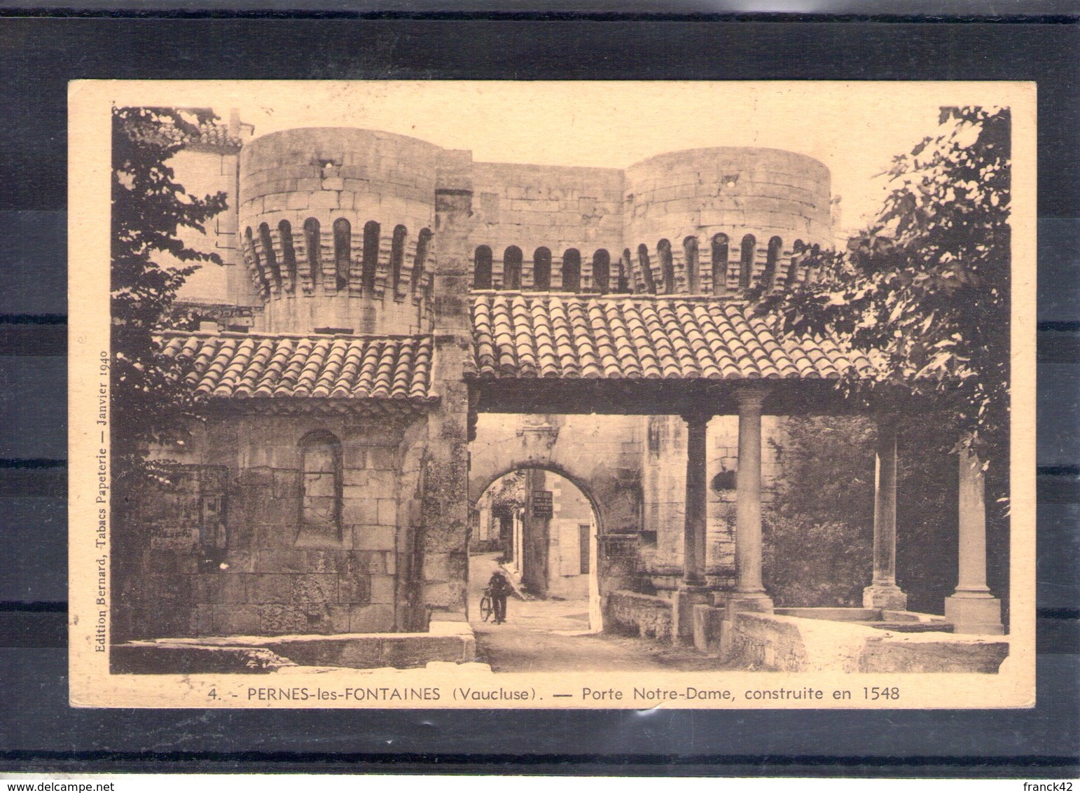 84. pernes les fontaines. porte notre dame