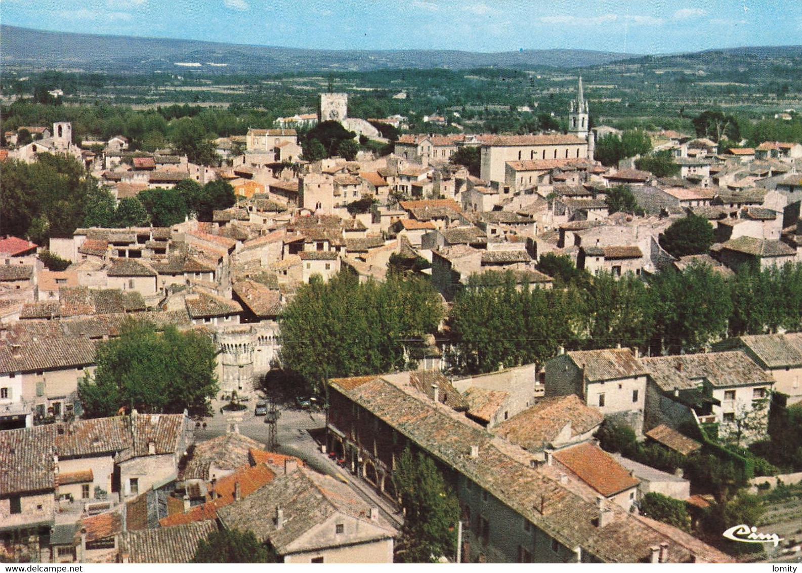 84 Pernes les Fontaines vue générale aérienne