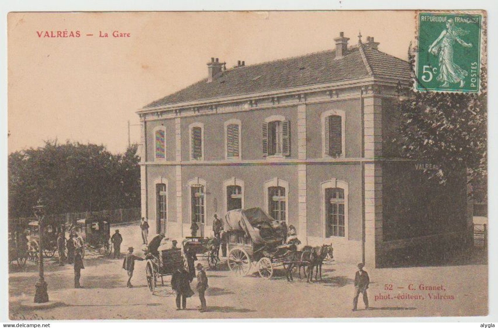 84 - VALREAS - La Gare - Diligences - CPA écrite en 1908