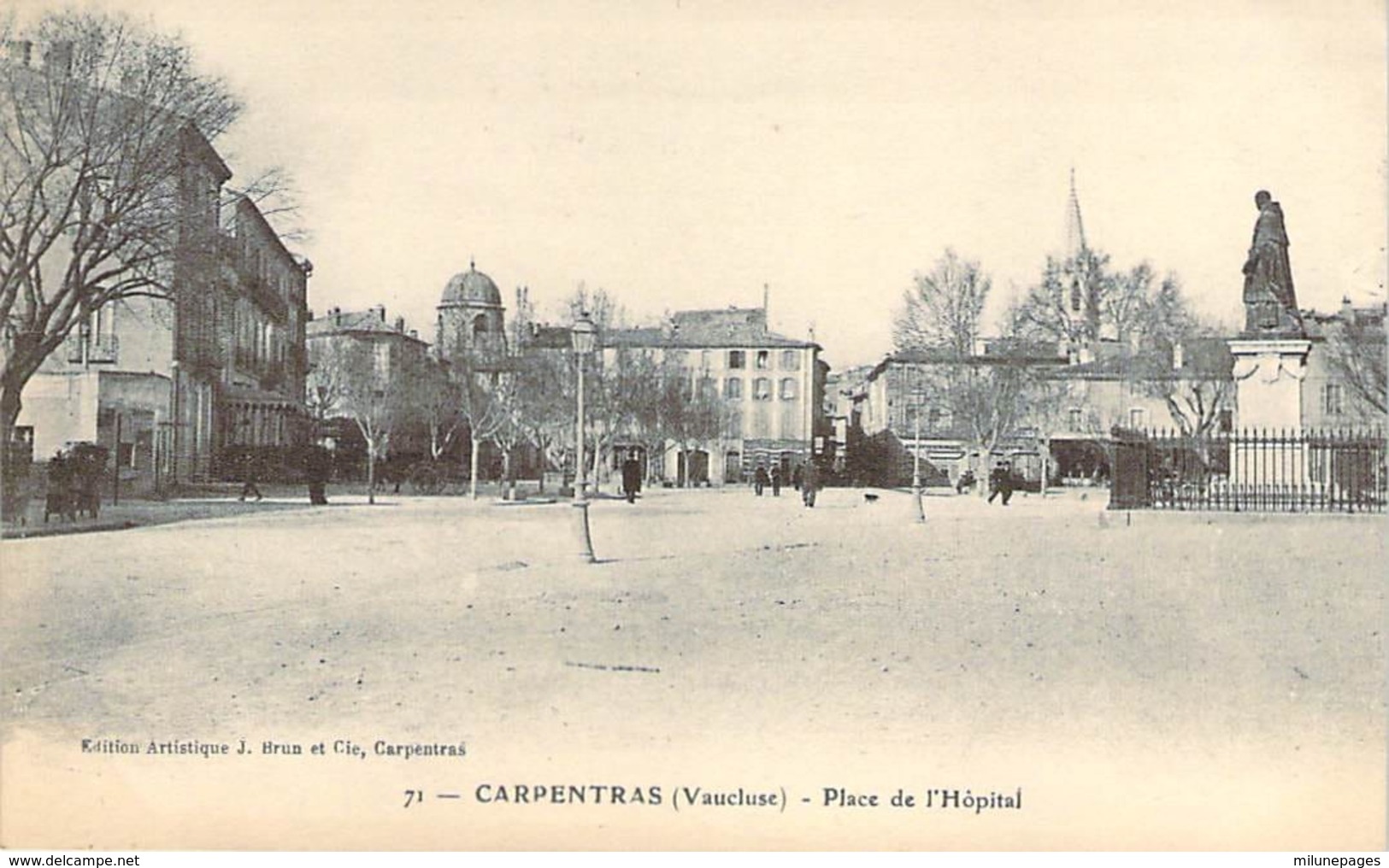 84 VAUCLUSE Place de l'Hôpital de CARPENTRAS