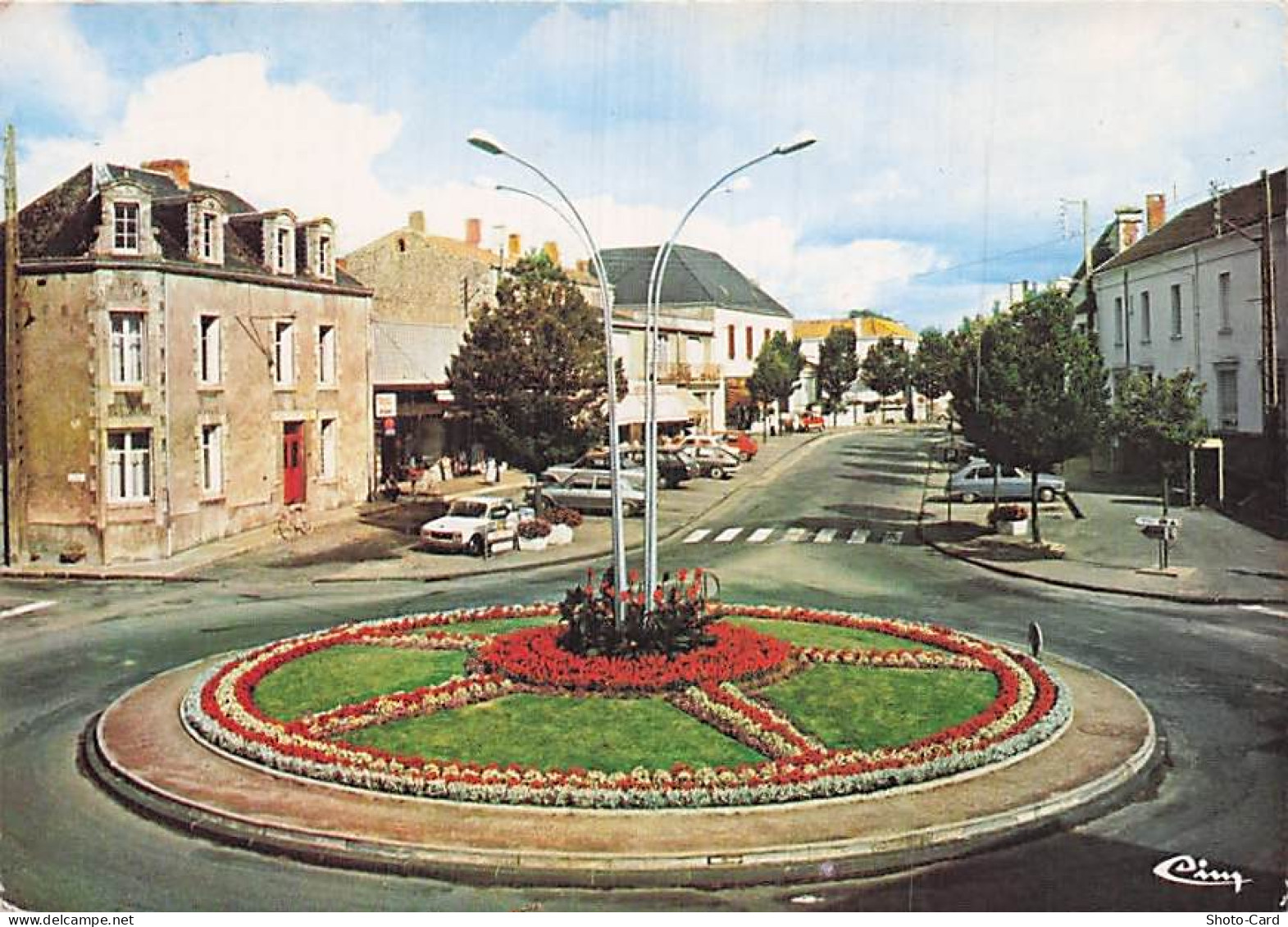 85 AIZENAY LE ROND POINT