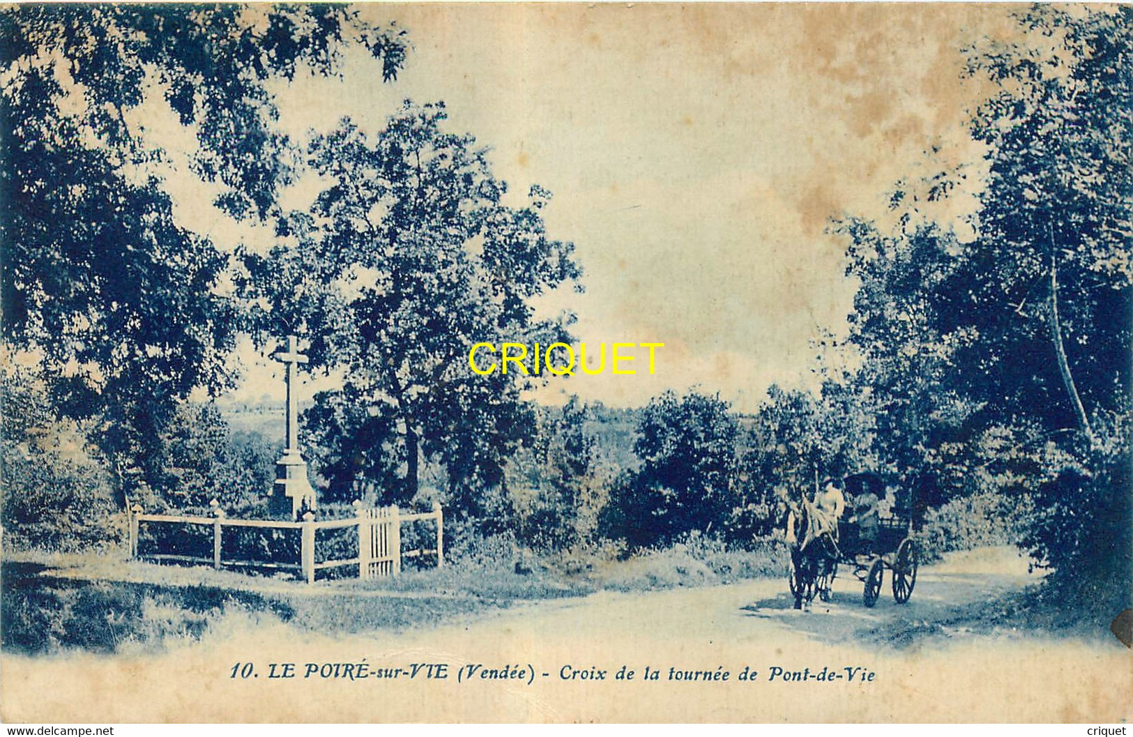 85 Le Poiré sur Vie, Croix de la tournée de Pont de Vie, calèche attelée ...