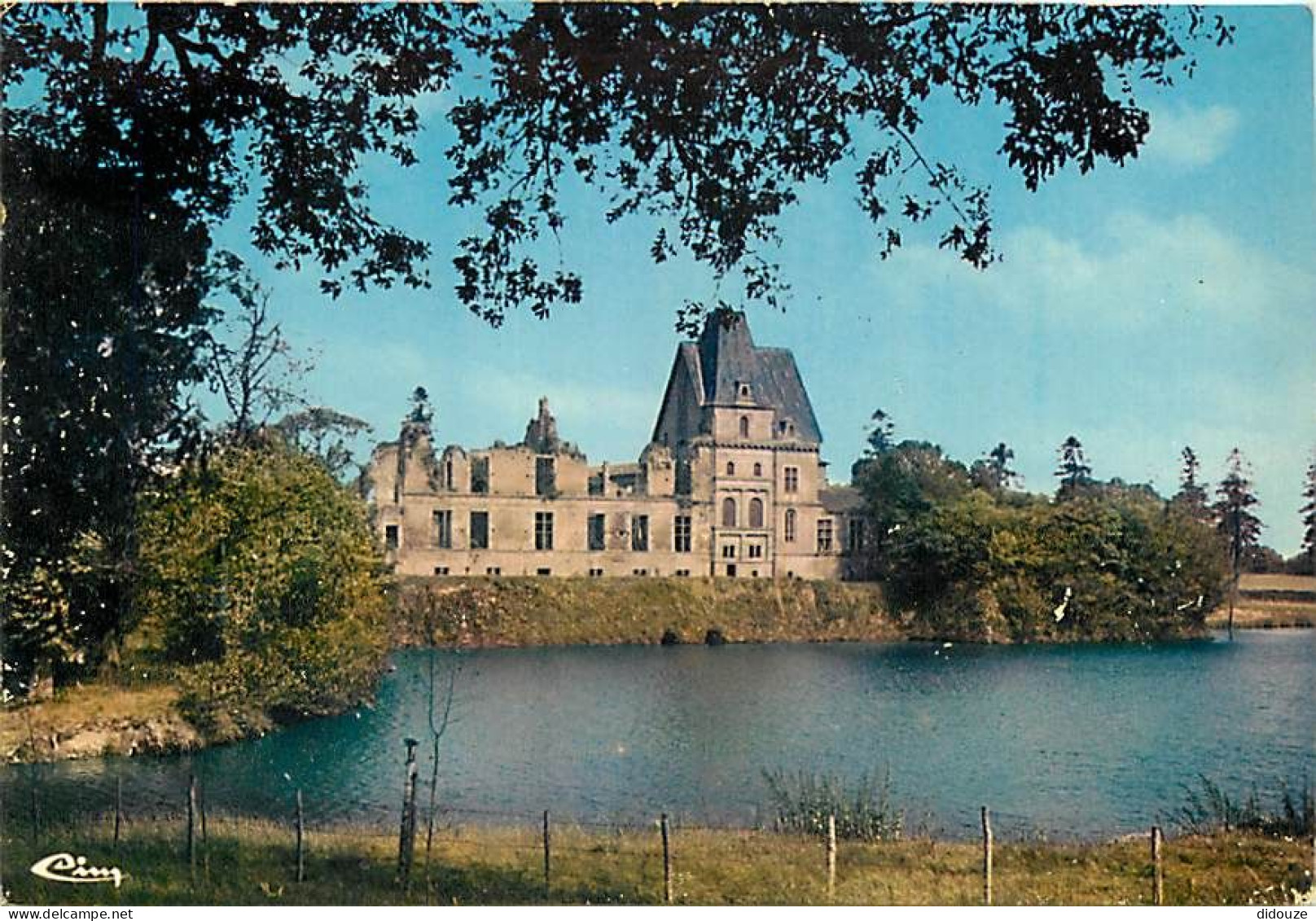 85 - Les Epesses - Le Château du Puy du Fou - CPM - Voir Scans Recto-Verso