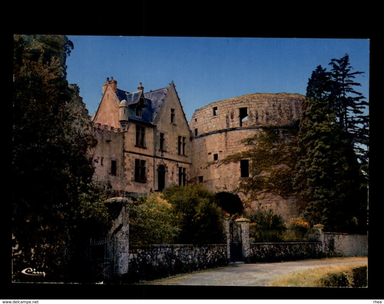 85 - MORTAGNE-SUR-SEVRE - chateau