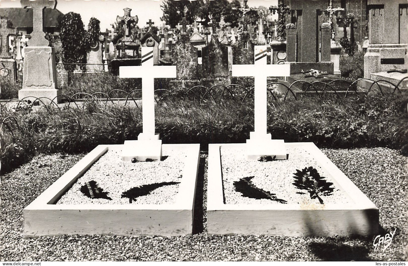 85 MOUILLERON EN PAREDS LE CIMETIERE