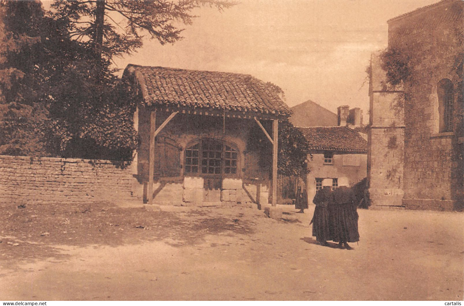 85-SAINT HILAIRE DES LOGES-N°C-4302-E/0227