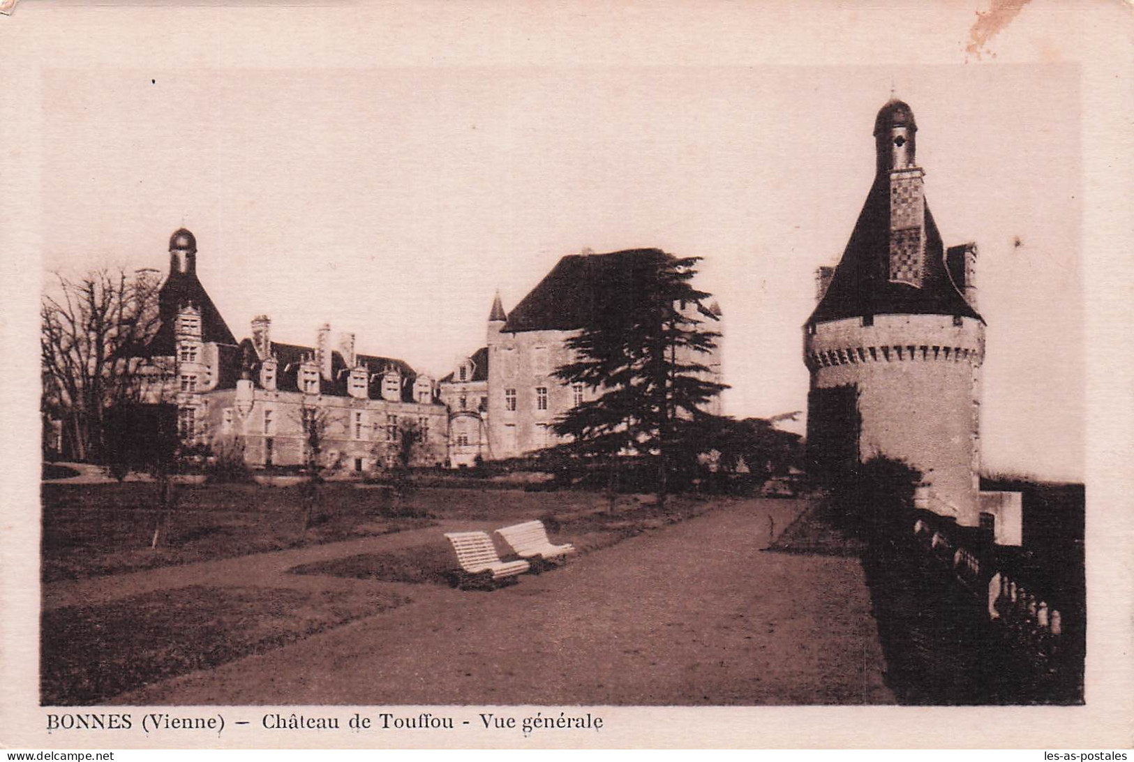 86 BONNES CHATEAU DE TOUFFOU
