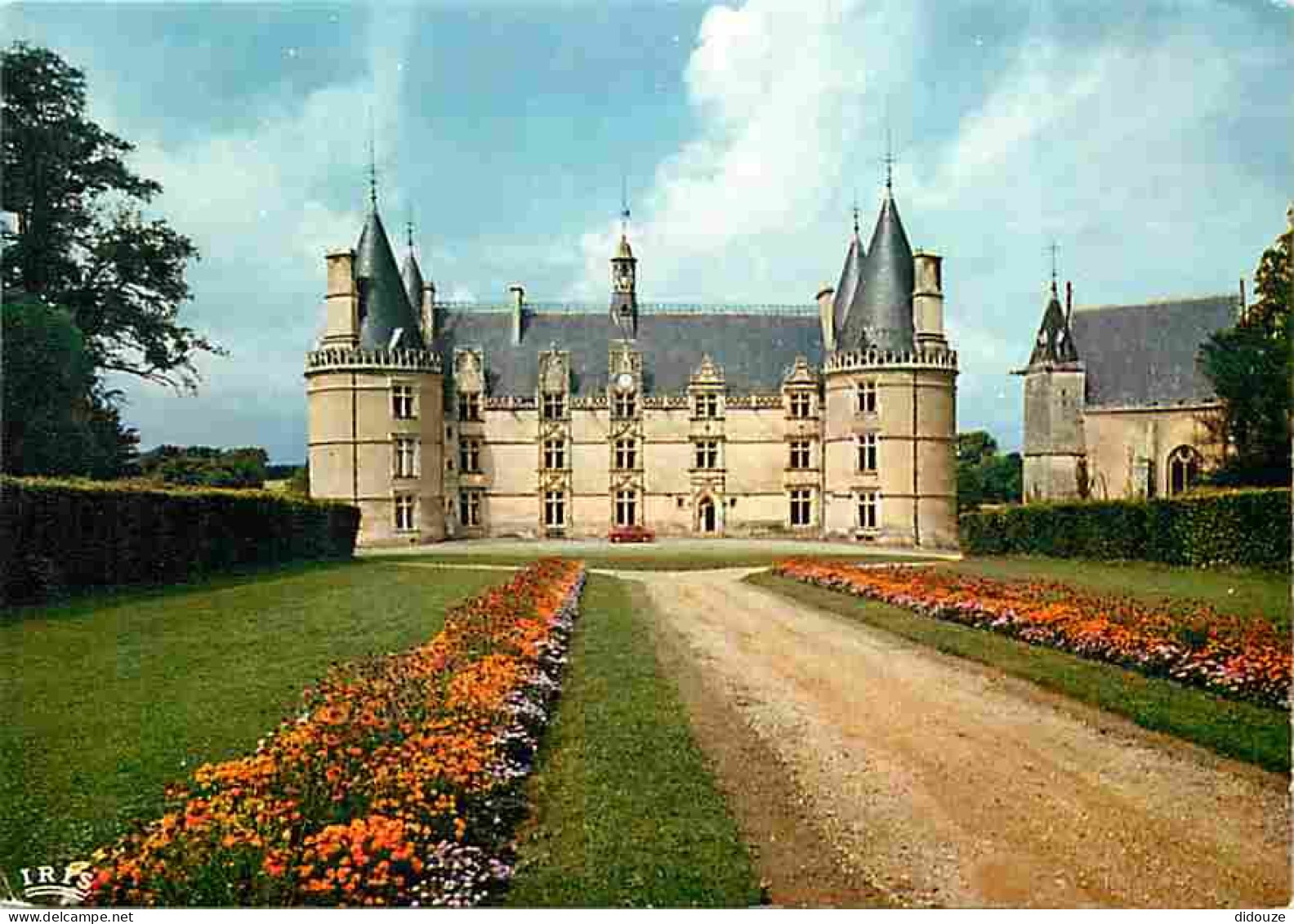 86 - Gençay - Le Château de la Roche - Fleurs - CPM - Voir Scans Recto-Verso