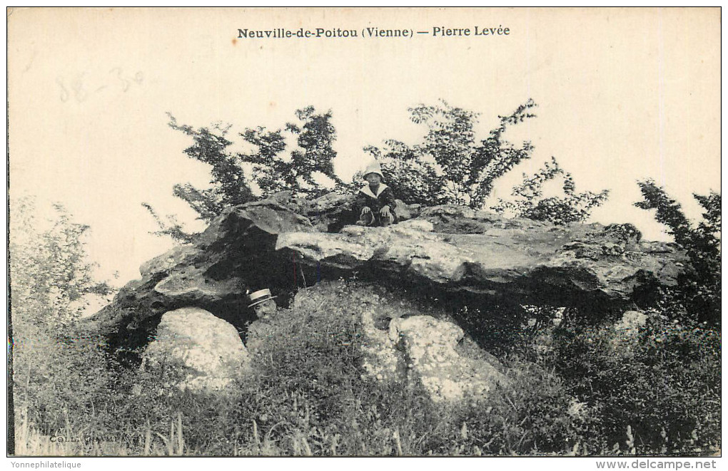 86 - NEUVILLE en POITOU - pierre levée