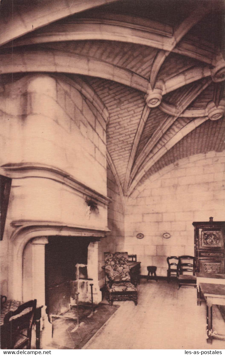 86 SCORBE CLAIRVAUX SALLE DU DONJON