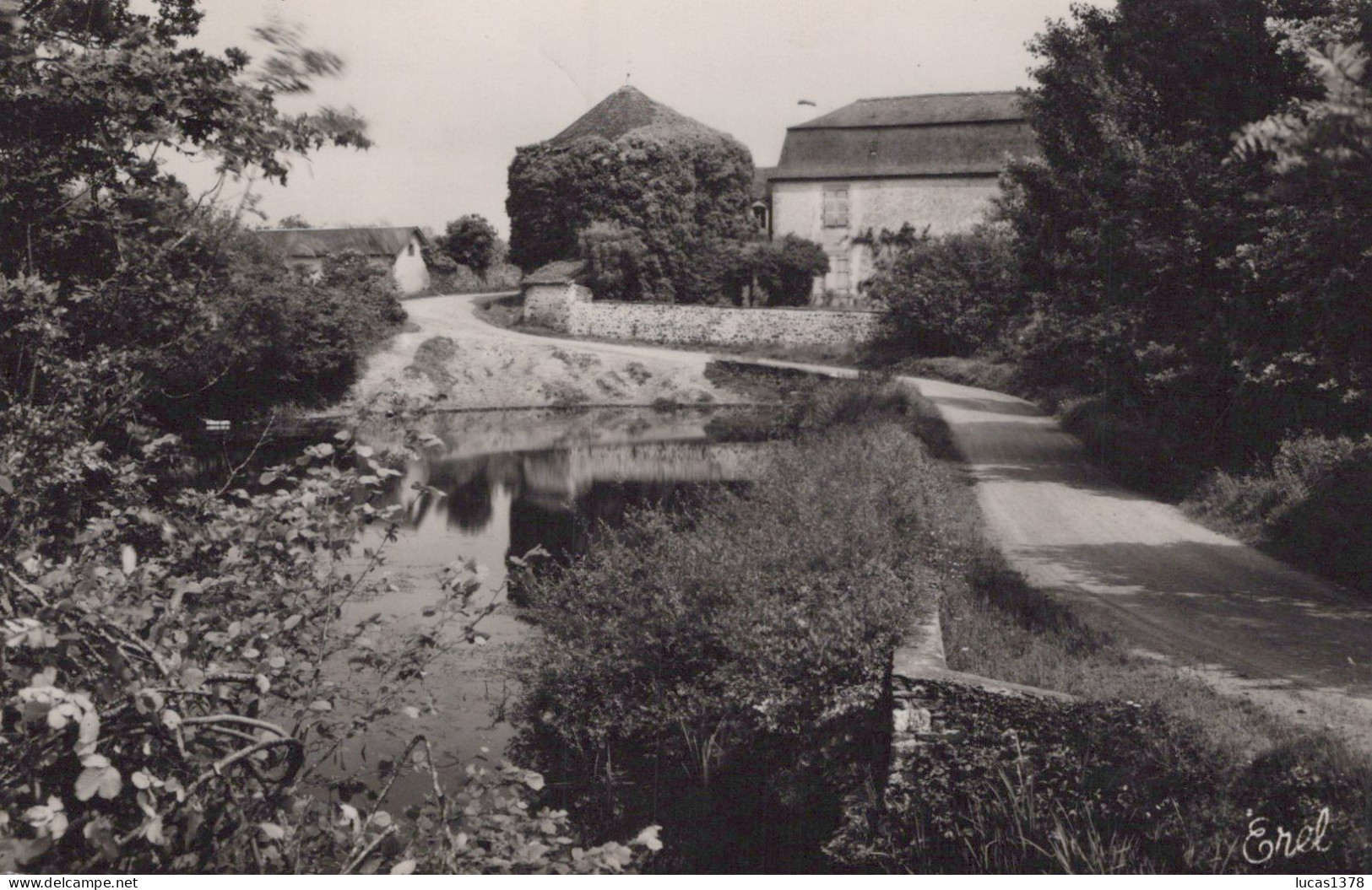 87 / BUSSIERE POITEVINE / CHATEAU DE BUSSEROLE