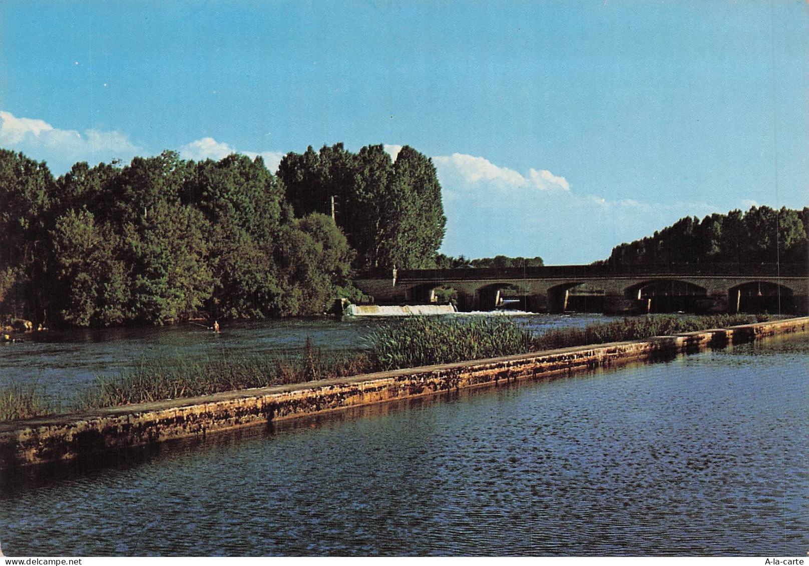 89 CHAMPS SUR YONNE LE BARRAGE