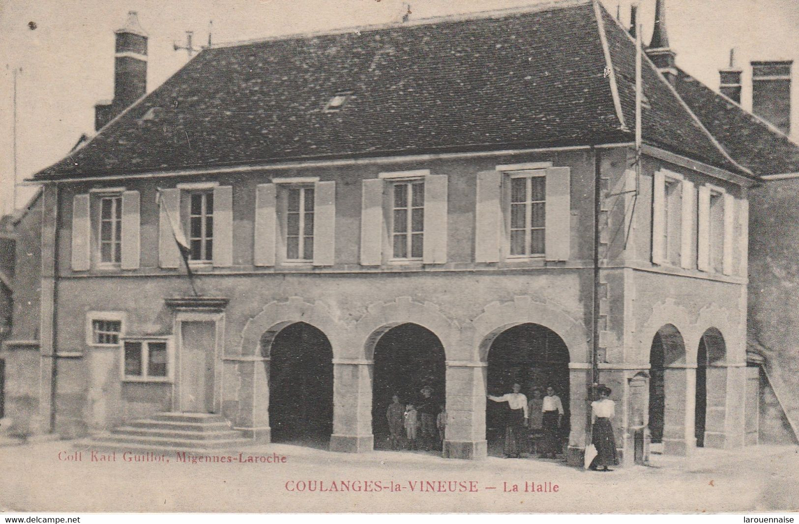 89 - COULANGES LA VINEUSE - La Halle