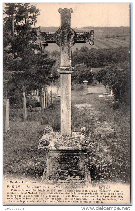 89 PARON - la croix du cimetière.