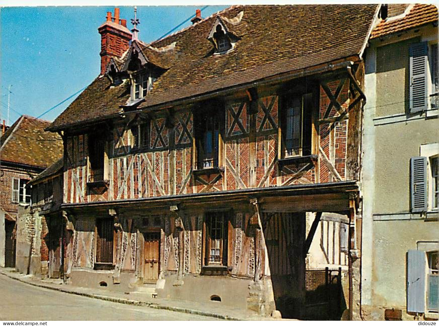 89 - Saint Julien du Sault - Maison du XVIeme siècle - CPM - Voir Scans Recto-Verso