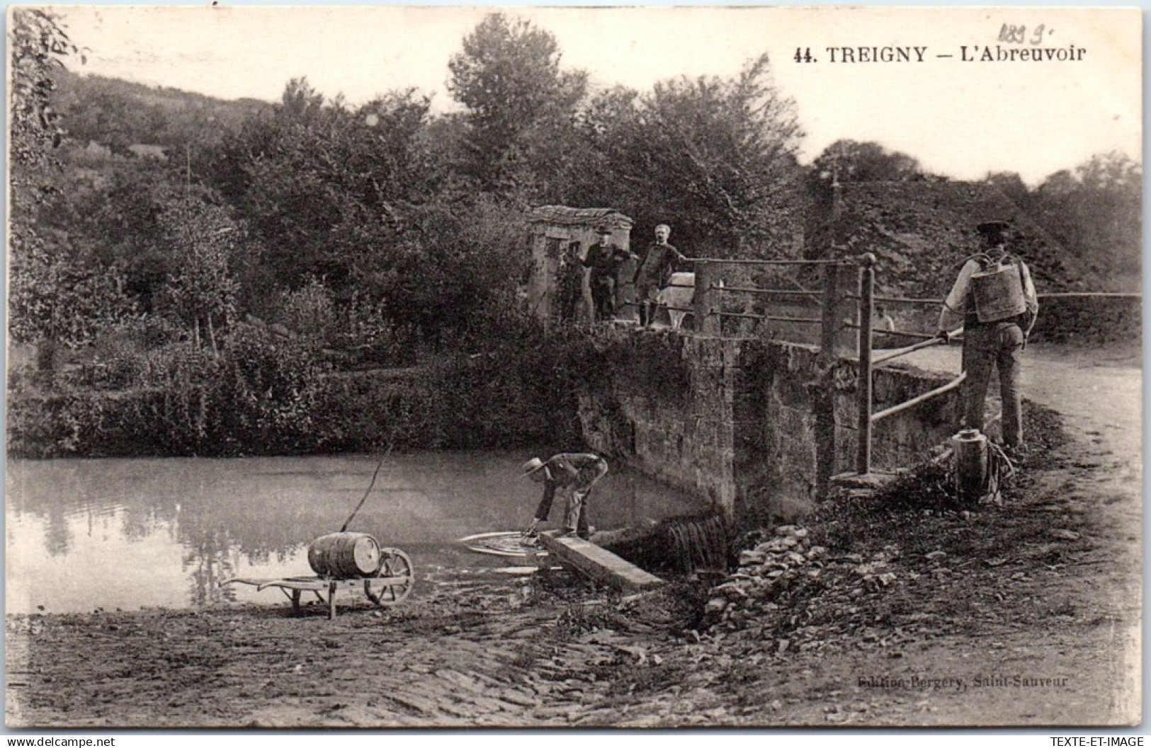 89 TREIGNY - l'abreuvoir.
