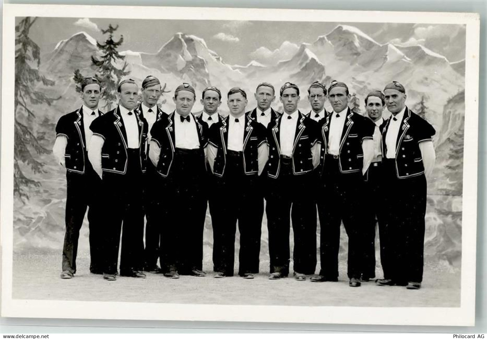 8942 Oberrieden Gebrauchsspuren Gruppe Männer Tracht Ort lt. Fotograf - 39701790