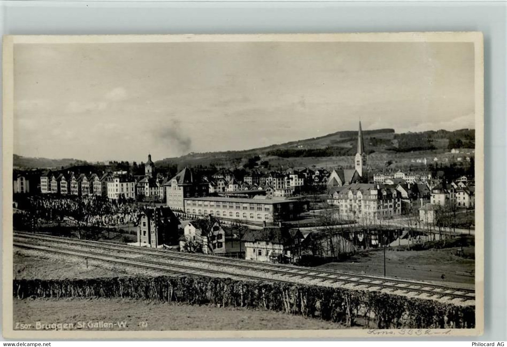 9000 Bruggen - Panoramaufnahme Bahngleise Kirche - 13095891