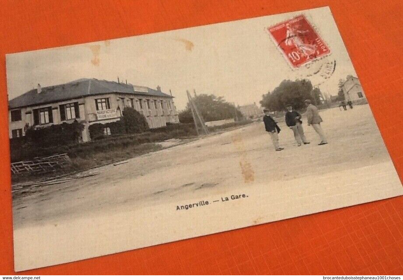 91 Angerville  La Gare