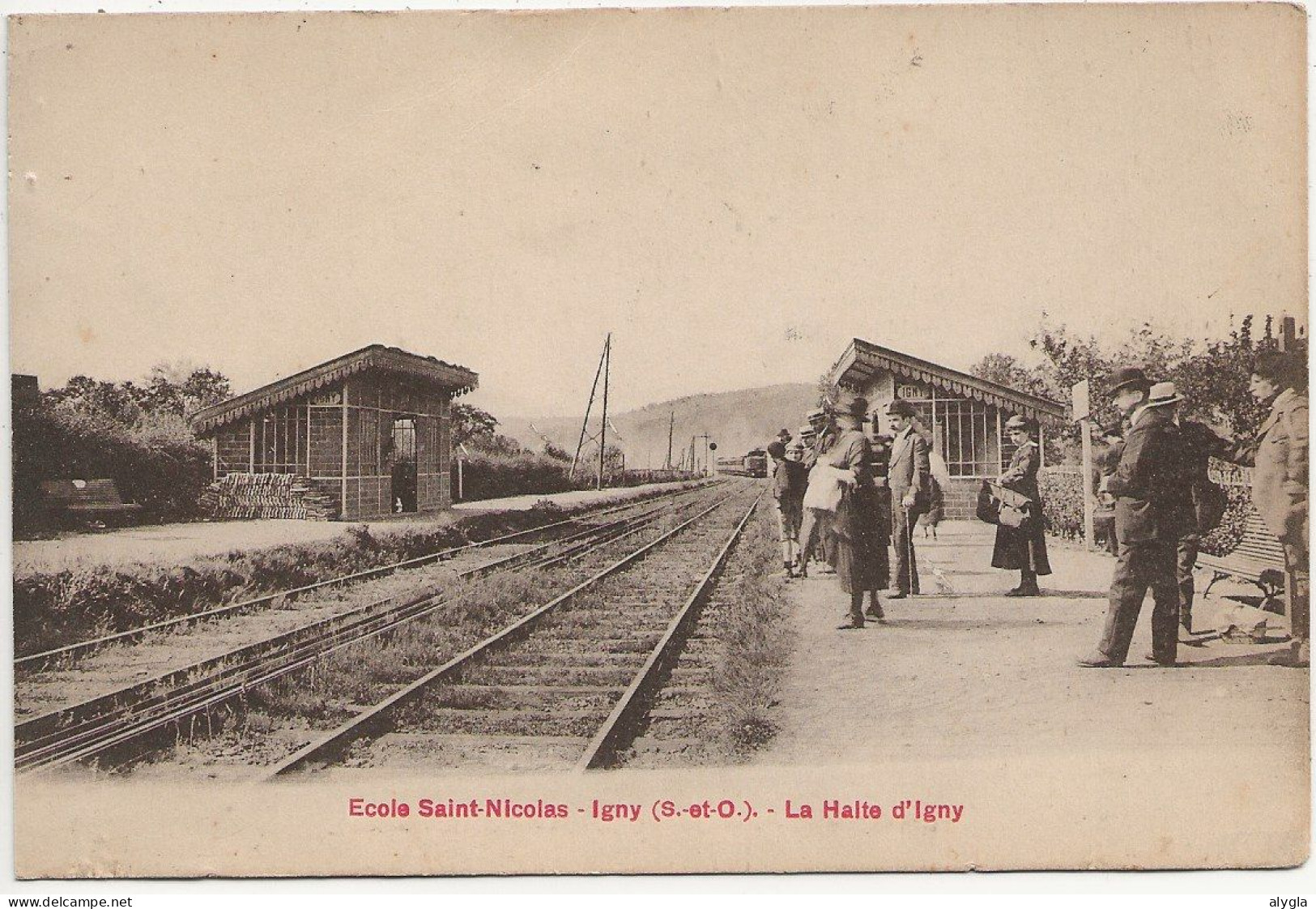 91 - IGNY - Ecole Saint-Nicolas - Train arrivant à La Halte d'Igny