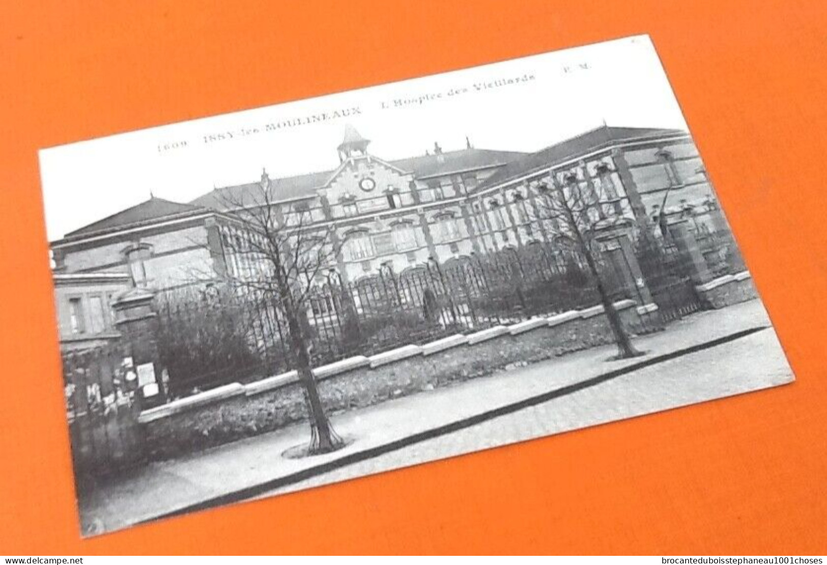 92  Issy-les-Moulineaux  L' Hospice des Vieillards