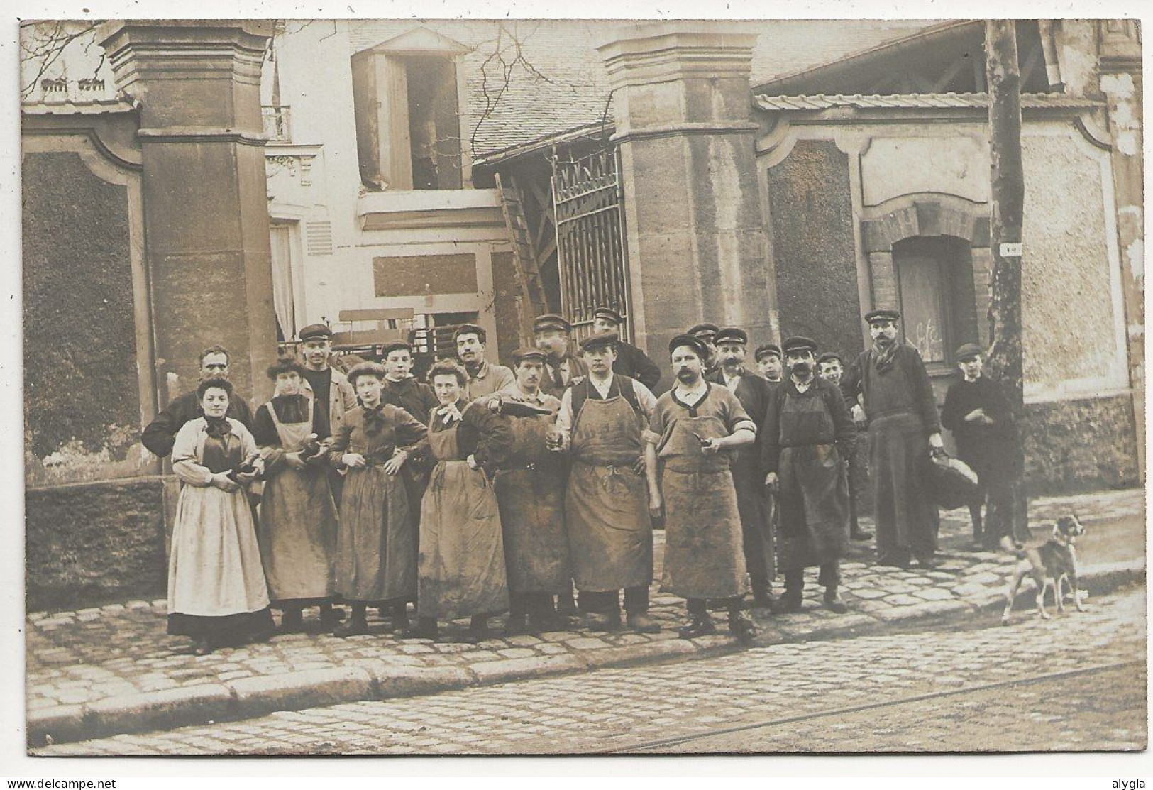 93 - AUBERVILLIERS - groupe d'ouvriers - Carte photo écrite en 1906