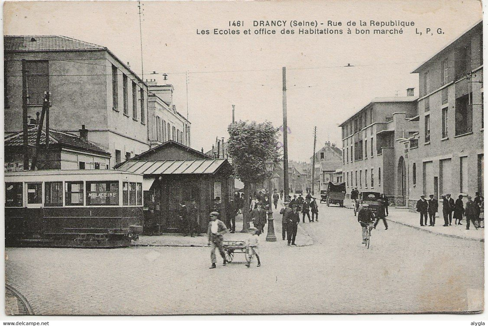 93 - DRANCY - Les Ecoles, le tramway, rue de la République - CPA écrite