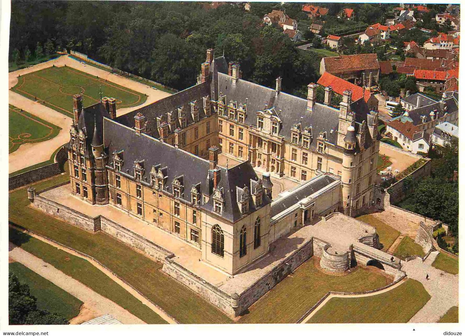 95 - Ecouen - Château d'Ecouen - Vue aérienne - CPM - Voir Scans Recto-Verso