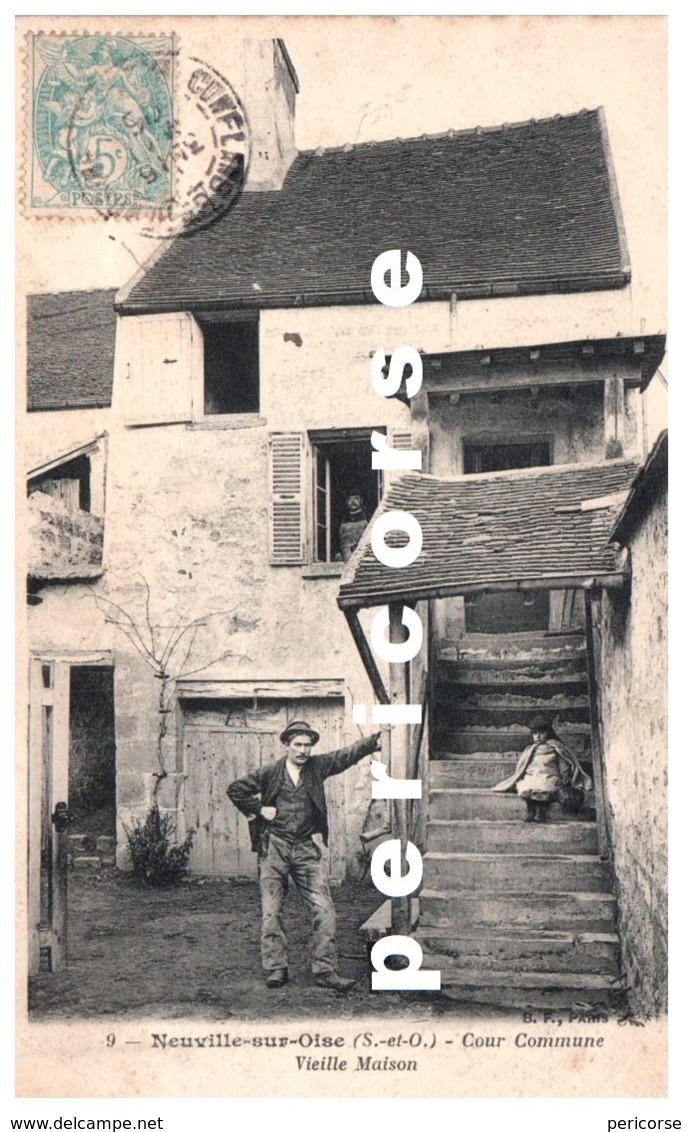 95  Neuville sur Oise  Cour Commune  vieille maison