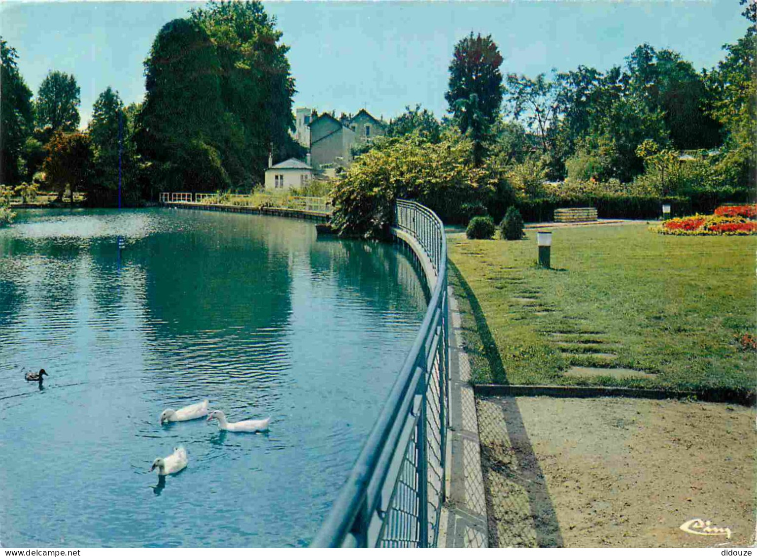 95 - Saint Gratien - Le jardin public près du lac d'Enghien - CPM - Voir Scans Recto-Verso