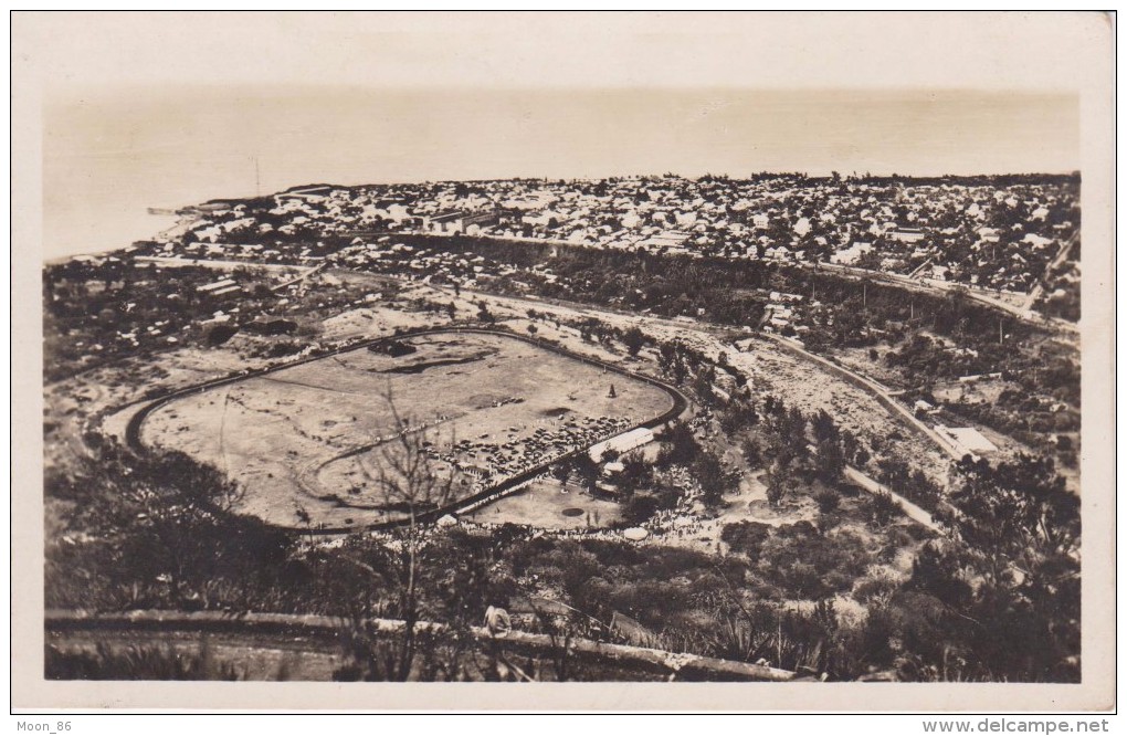 974 - ILE DE LA REUNION  - hippodrome de la redoute un jour de course et bas de la Rivière - vue prise de la Montagne