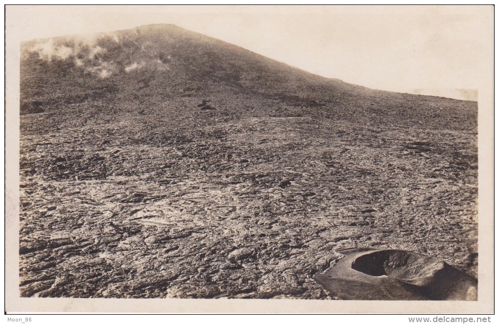 974 - ILE DE LA REUNION  - LE VOLCAN - le Piton Bory et la mer de lave du Pas de Bellecombe