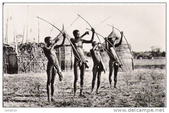 A O F 2023 TIREURS A L'ARC (4 JEUNES DEVANT LEURS CASES BP)