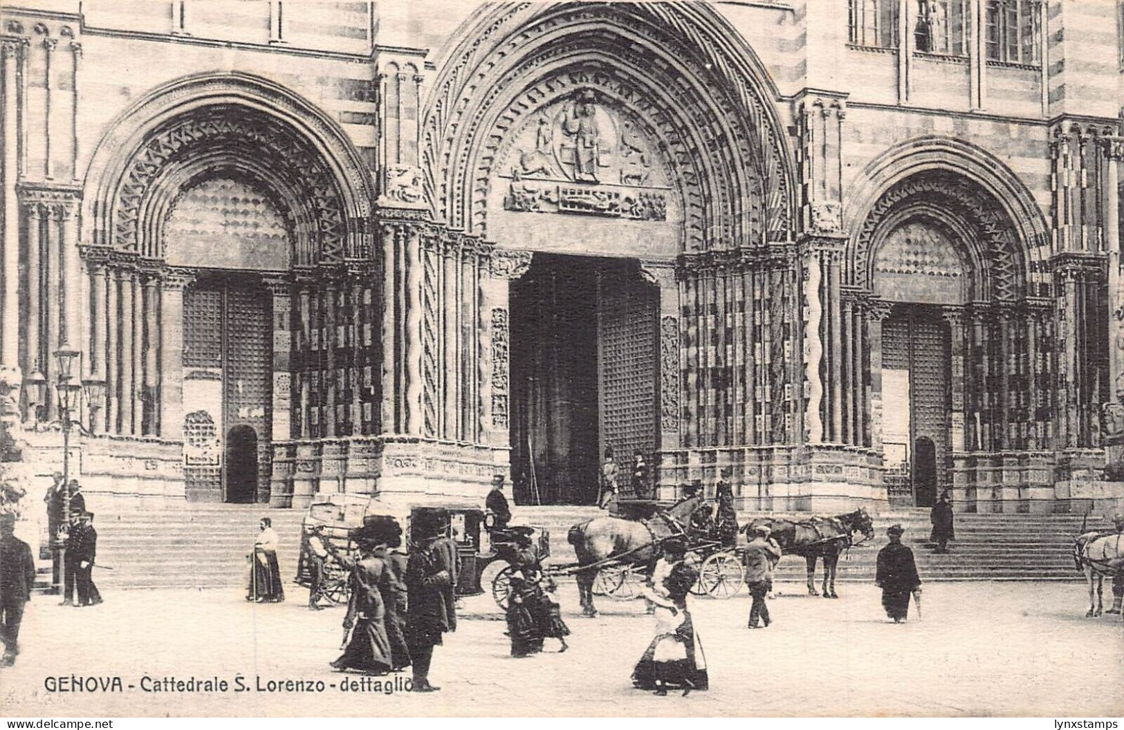 A017 Italy Genova Genoa Detail of S Lorenzo Cathedral carriage vintage postcard