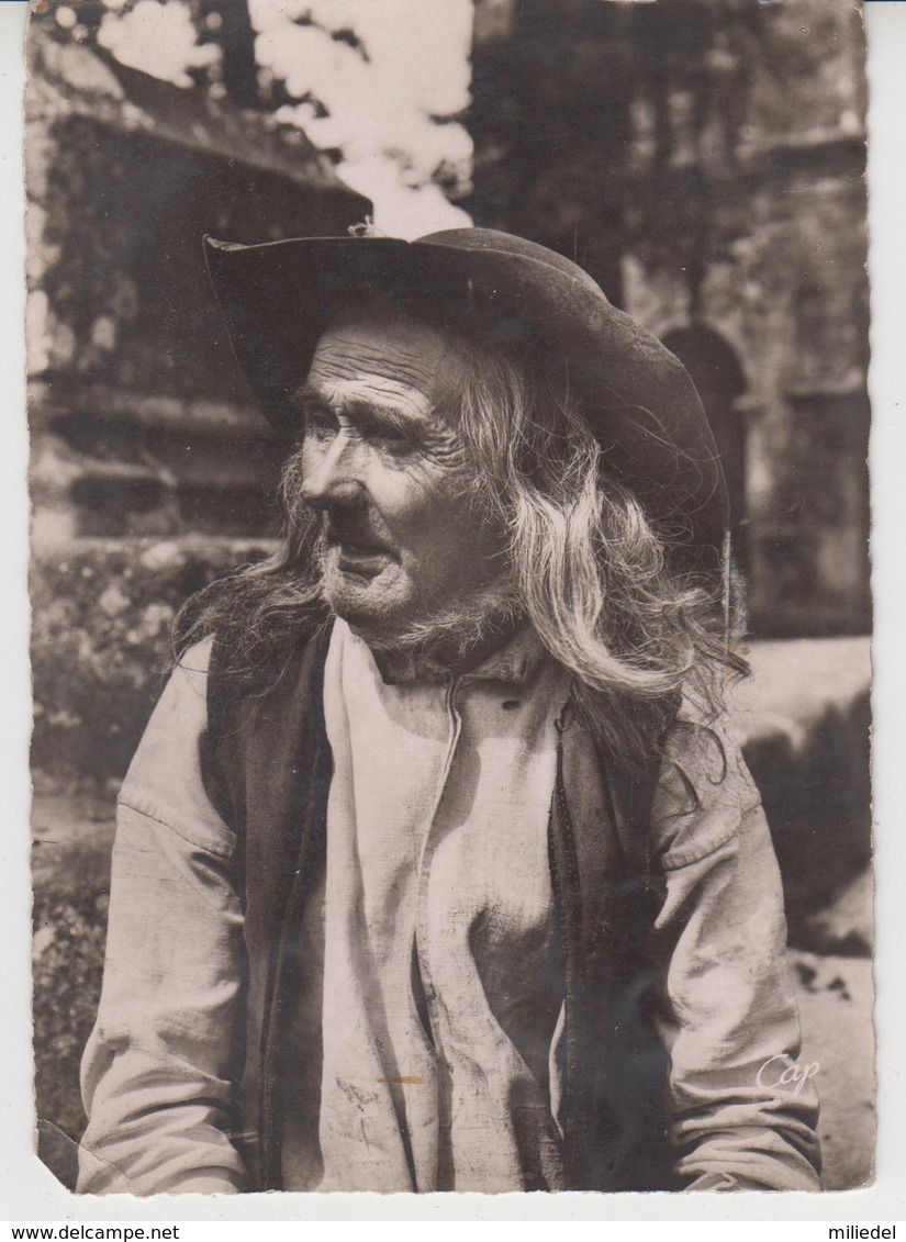 A091 /    PLOMODIERN     /   Types  Bretons  /   vieillard de PLOMODIERN