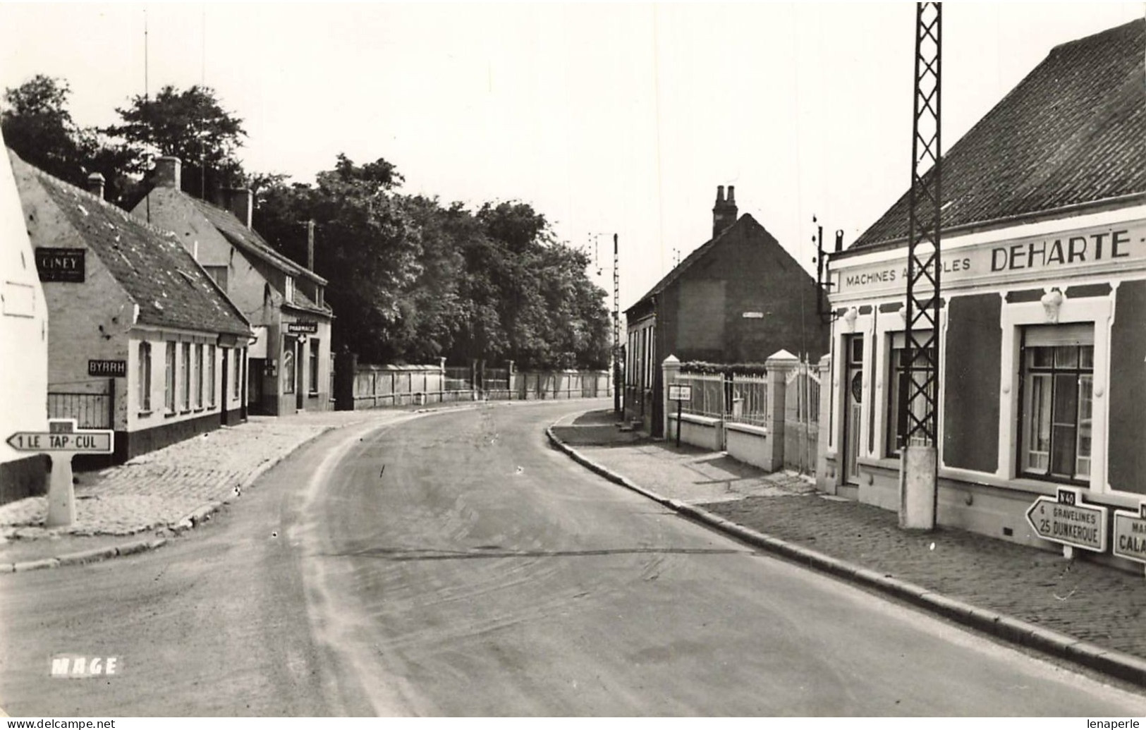 A438 oye plage entrée du village