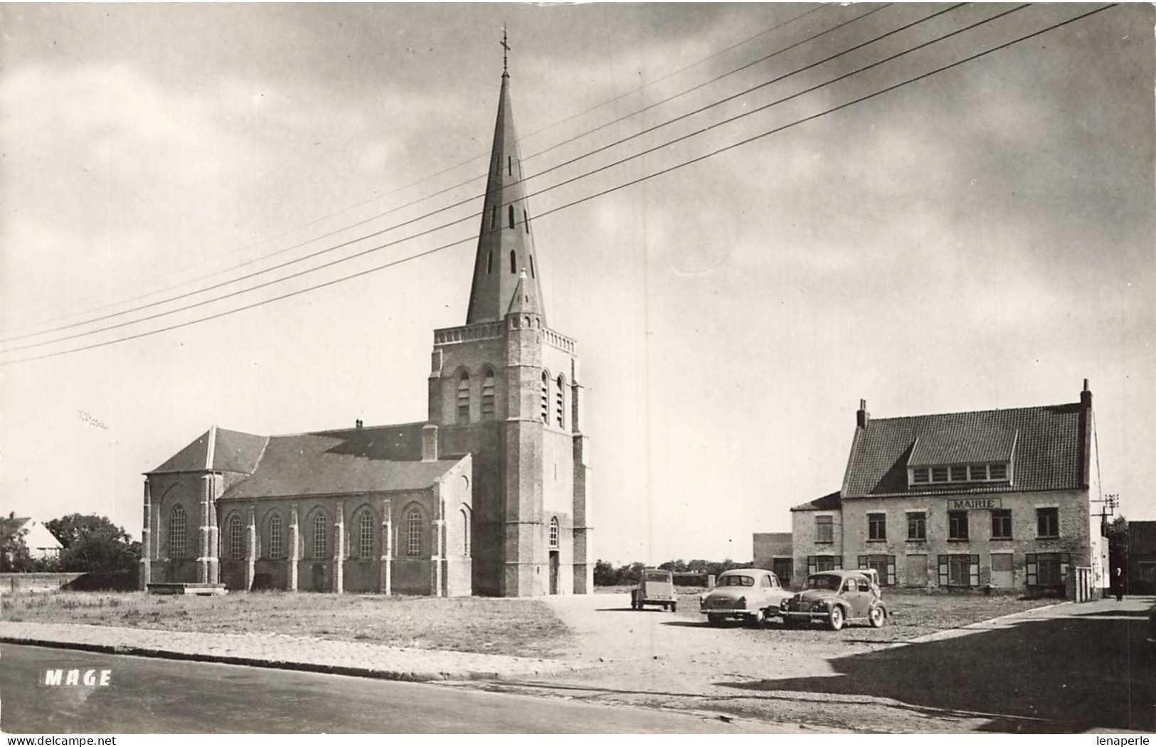 A5256 oye plage l'église et la mairie