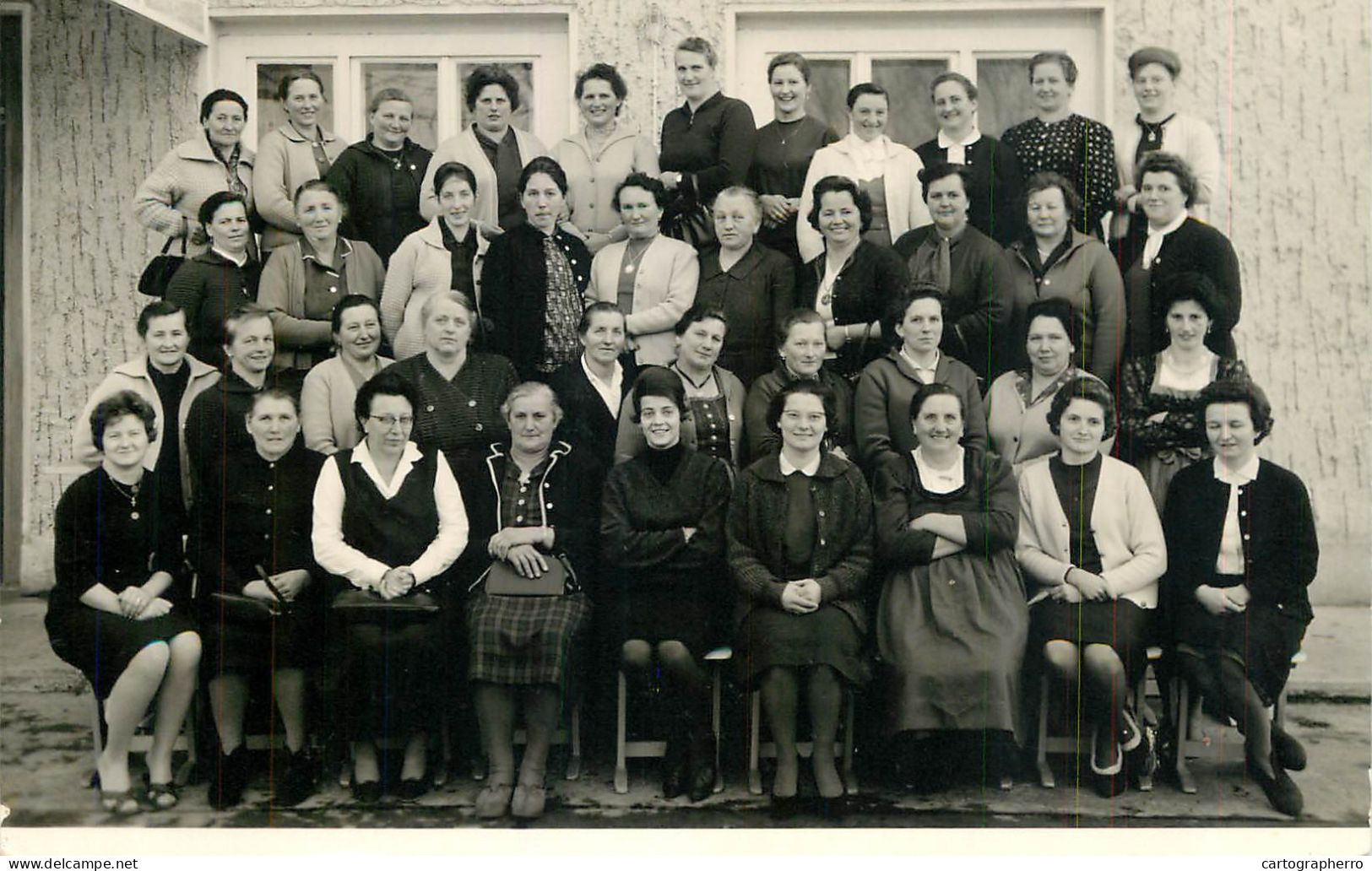 A6303 RPPC TRAUN / PREGARTEN - Grand portrait de groupe de femmes, Atelier Hans Haider, Autriche / Oberösterreich