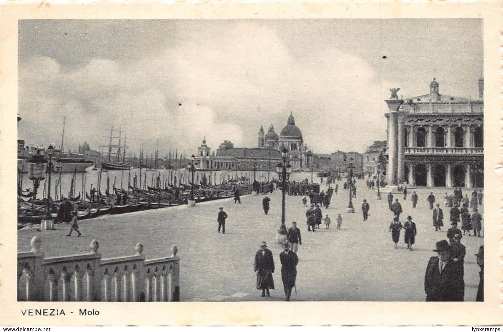 A652 Italy Venezia Venice Molo Boats vintage postcard